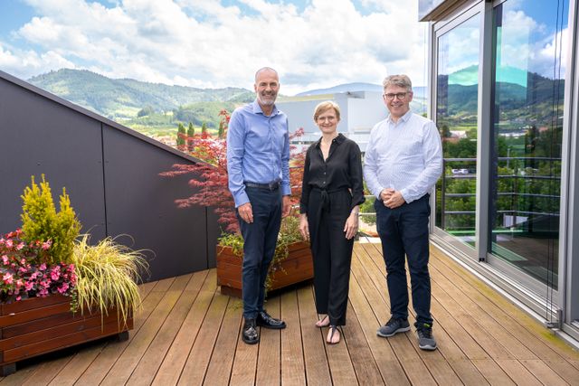 Austausch zwischen Politik und Wirtschaft: Dr. Franziska Brantner informiert sich über ambitionierte Klimaziele der Koehler-Gruppe